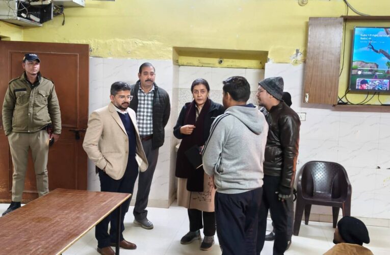 सीडीओ देहरादून अभिवन शाह ने दिव्यांग बालक गृह का किया निरीक्षण, बालकों को वितरित किए गर्म ट्रैक सूट