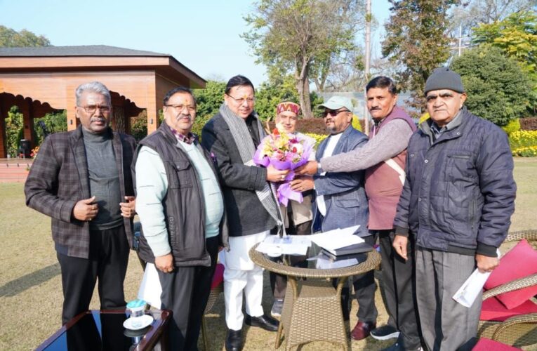 मुख्यमंत्री पुष्कर सिंह धामी से सेवानिवृत्त कार्मिक समन्वय समिति के प्रतिनिधिमंडल ने की मुलाकात, राज्य के पेंशनरों की विभिन्न मांगों के समाधान का अनुरोध किया, मुख्यमंत्री ने समिति द्वारा प्रस्तुत मांगों पर पूरी संवेदनशीलता के साथ समुचित कार्यवाही करने का आश्वासन दिया