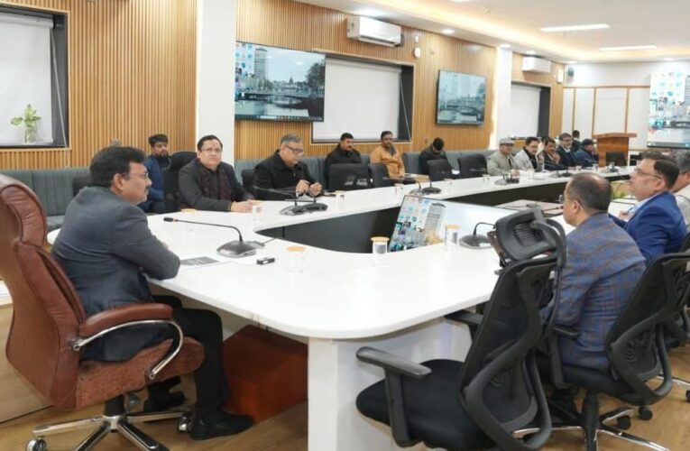 मुख्य सचिव आनन्द बर्द्धन ने जिलाधिकारियों के साथ वीडियो कॉन्फ्रेंसिंग के माध्यम से की बैठक, उत्तराखण्ड गवर्नमेंट एसेट मैनेजमेंट सिस्टम पर सभी विभागों को अपनी संपत्तियों को मैप करने के दिए निर्देश