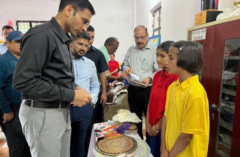 देहरादून: मुख्यमंत्री के विज़न व जिलाधिकारी के प्रयासों से त्यूनी को आधुनिक लाइब्रेरी की सौगात, सीमांत क्षेत्रों में गुणवत्तापूर्ण शिक्षा लिए जिला प्रशासन का दूरगामी, क्रांतिकारी कदम