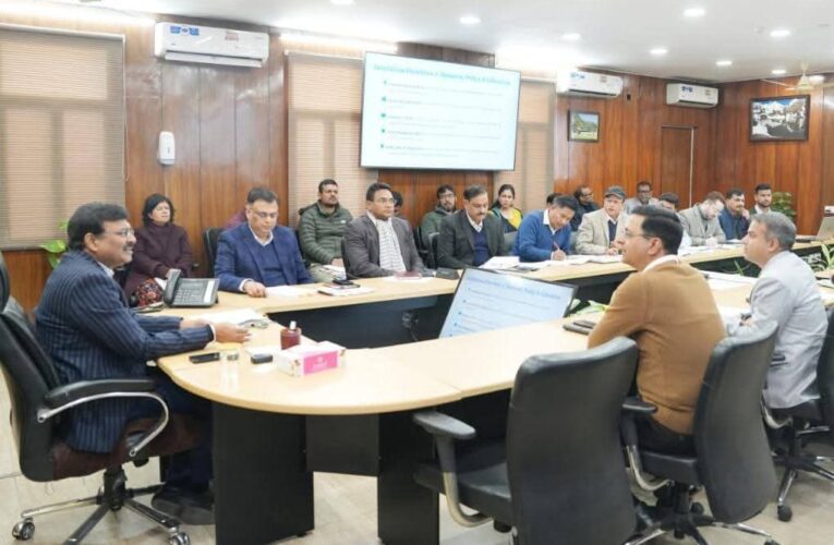 मुख्य सचिव आनन्द बर्द्धन ने उच्चतम न्यायालय के द्वारा आवारा पशुओं के सम्बन्ध में दिए गए निर्देशों के क्रम में सम्बन्धित विभागों के साथ ली बैठक, सभी सम्बन्धित विभागों को क्षेत्रवार नोडल अधिकारी तैनात किए जाने के निर्देश दिए