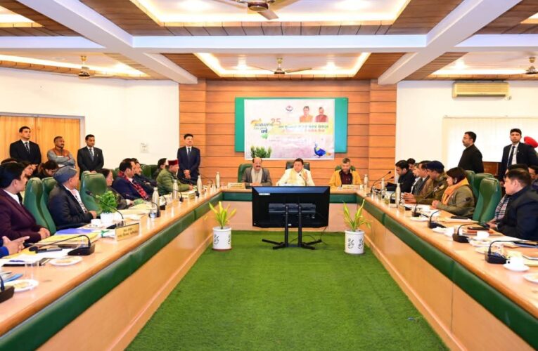 मुख्यमंत्री पुष्कर सिंह धामी ने की देहरादून जनपद के विकास कार्यों की समीक्षा, समन्वय औरसमयबद्धता पर दिया जोर