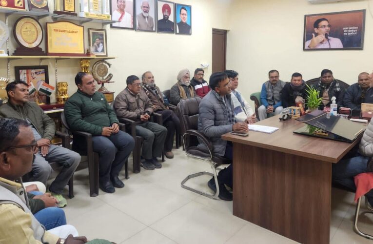 वेतन न मिलने से परेशान इकबालपुर मिल के कर्मचारी गन्ना मंत्री सौरभ बहुगुणा से मिले, झबरेड़ा विधायक वीरेंद्र जाती के नेतृत्व में पहुंचे राजधानी देहरादून