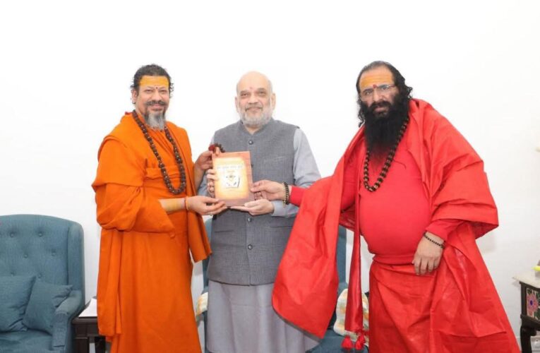 विकसित भारत’ के संकल्प में सनातन की शक्ति: गृह मंत्री अमित शाह से मिले पूज्य संत, कुंभ और राष्ट्र निर्माण पर हुई विशेष चर्चा