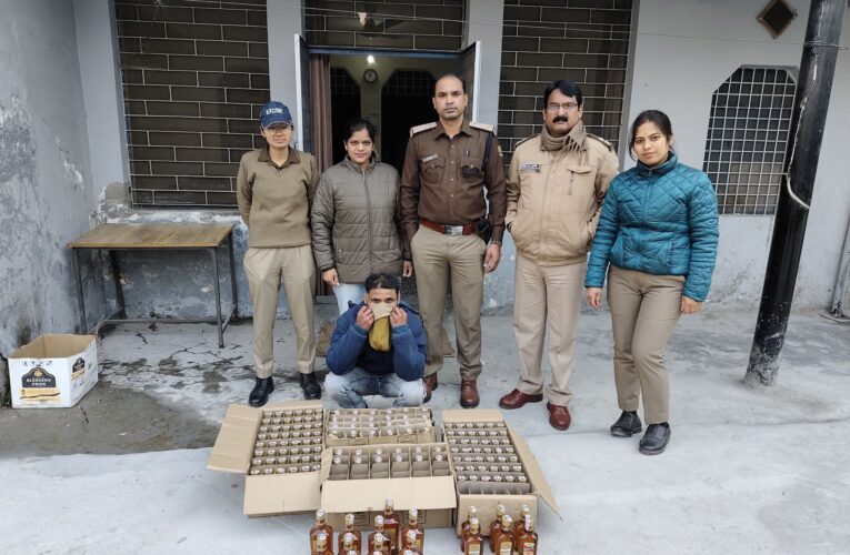 भीरी रोड पर आबकारी विभाग की बड़ी कार्रवाई, चार पेटी अवैध अंग्रेजी शराब बरामद