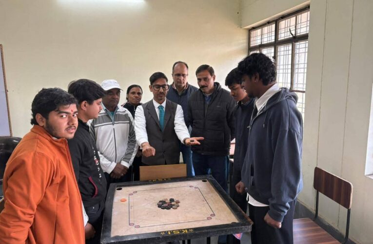 एस एम जे एन महाविद्यालय में इंडोर गेम श्रृंखला के दूसरे चरण में कैरम प्रतियोगिता का आयोजन