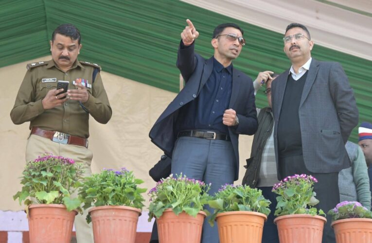 गणतंत्र दिवस को भव्य एवं गरिमामय बनाने हेतु देहरादून में सभी तैयारियाँ पूर्ण, डीएम-एसएसपी ने कार्यक्रम स्थल का किया निरीक्षण, राष्ट्रीय पर्व की तैयारियां परखी