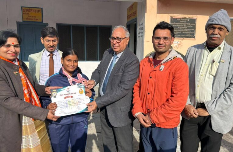 कॉलेज में 77वाँ गणतंत्र दिवस भव्य रूप से संपन्न: तीरंदाजी के पदक विजेताओं का हुआ सम्मान