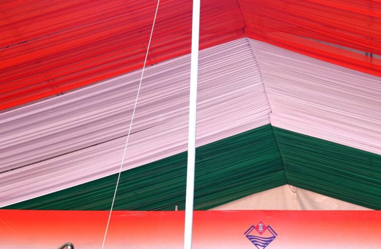 गणतंत्र दिवस के अवसर पर राज्यपाल ने लोक भवन एवं परेड ग्राउंड में फहराया राष्ट्रीय ध्वज