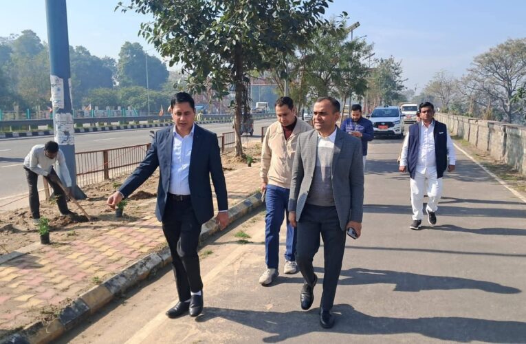 जनपद हरिद्वार में चलाया जा रहा स्वच्छता अभियान को लेकर जिलाधिकारी है गंभीर, जिलाधिकारी ने कांवड़ पटरी मार्ग का किया निरीक्षण एवं जनपद में चलाया जा रहे सफाई अभियान का लिया जायजा