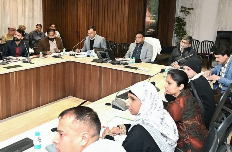 सचिव आवास विकास एवं राज्य सम्पत्ति उत्तराखण्ड, डा. आर राजेश कुमार ने हरिद्वार रूड़की विकास प्राधिकरण हरिद्वार के सभागार में समीक्षा बैठक ली, एचआरडीए द्वारा एकत्र की गये राजस्व की ली जानकारी