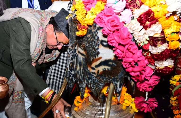 कंडार देवता तथा हरि महाराज की डोली के सानिध्य में उत्तरकाशी के ऐतिहासिक माघ मेले का मुख्यमंत्री पुष्कर सिंह धामी ने किया विधिवत् शुभारंभ