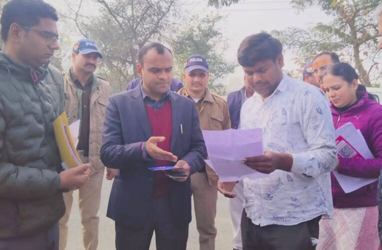 हरिद्वार जिलाधिकारी मयूर दीक्षित ने किया परिवहन कार्यालय का किया निरीक्षण, जिलाधिकारी ने ई रिक्शा सत्यापन अभियान प्रगति की समीक्षा