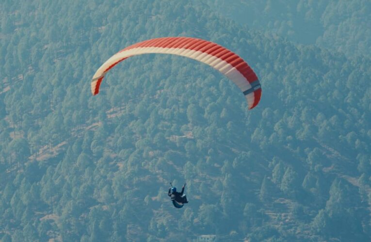 राष्ट्रीय एक्युरेसी पैराग्लाइडिंग प्रतियोगिता: रोमांचक मुकाबलों से गुलजार रहा कपकोट, एडवेंचर टूरिज्म के प्रमुख केंद्र के रूप में उभरता क्षेत्र