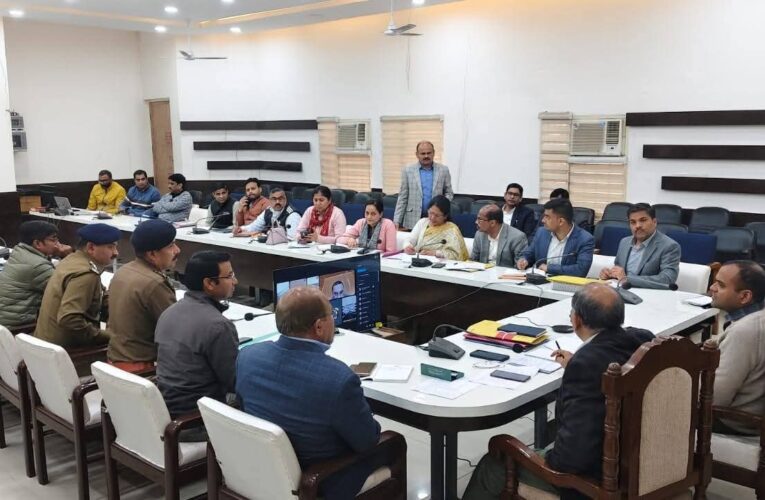 शारदीय कांवड़ यात्रा सुव्यवस्थित ढंग से सम्पादित करने के लिए तैनात किए गए जोनल मजिस्ट्रेट एवं संबंधित अधिकारी अपने दायित्वों का निर्वाहन संवेदनशीलता के साथ करे: जिलाधिकारी मयूर दीक्षित