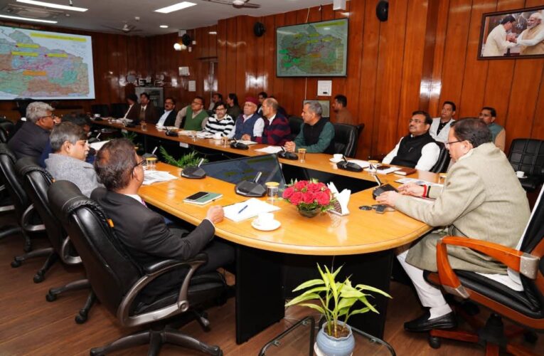 मुख्यमंत्री पुष्कर सिंह धामी ने की राज्य में प्रस्तावित एवं निर्माणाधीन रेल परियोजनाओं की समीक्षा