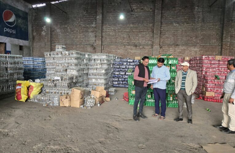 खाद्य सुरक्षा आयुक्त सचिन कुर्वे एवं जिलाधिकारी मयूर दीक्षित के निर्देशन में खाद्य सुरक्षा विभाग की सघन कार्रवाई कर,28 खाद्य प्रतिष्ठानों का किया गया निरीक्षण