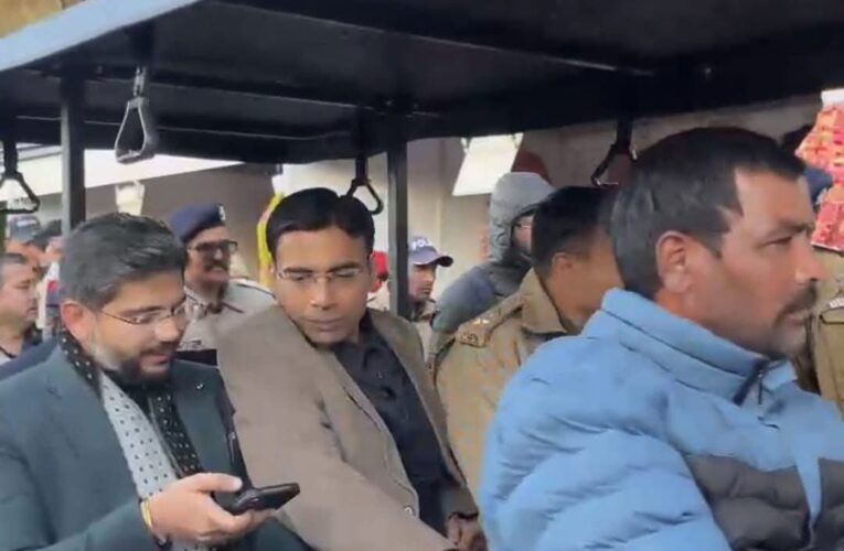 माल रोड मसूरी पर अब दिखेंगी 54 गोल्फ कार्ट; हर 2 रिक्शे वालों के हवाले 1 गोल्फ कार्ट