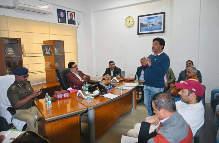 चारधाम यात्रा 2026 की तैयारियाँ तेजः गढ़वाल आयुक्त ने स्टेकहोल्डर्स संग की अहम बैठक, चारधाम यात्रा प्रबंधन पर व्यापक चर्चा, पुलिस प्रशासन ने साझा की रणनीति