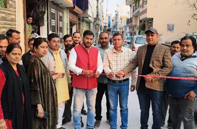 नगर पालिका शिवालिक नगर द्वारा वार्ड नंबर 11 सुभाष नगर में सड़क निर्माण कार्य पूर्ण कर जनता को समर्पित, अध्यक्ष राजीव शर्मा ने विधिवत लोकार्पण कर क्षेत्रवासियों को बेहतर आवागमन सुविधा की सौगात दी