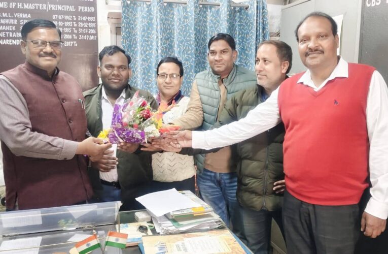 कैंट बोर्ड सीनियर सेकेंडरी स्कूल के प्रधानाचार्य डॉ नरेंद्र कुमार को डॉक्टरेट मानद की उपाधि मिलने पर राजकीय फार्मेसी अधिकारी एसोसिएशन जनपद हरिद्वार ने किया जोरदार स्वागत