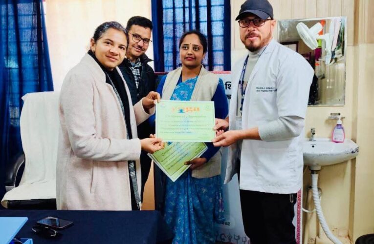 जिलाधिकारी नितिका खण्डेलवाल ने आयुष विंग टीम को किया सम्मानित