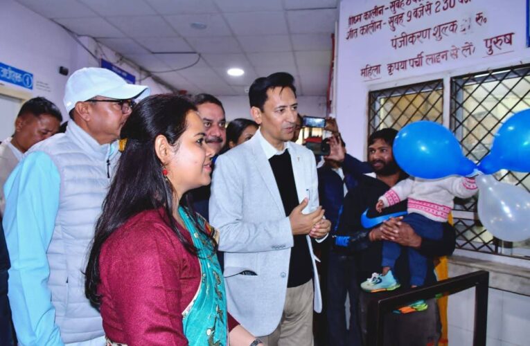 कुमाऊं आयुक्त ने किया जिला चिकित्सालय का निरीक्षण: स्वास्थ्य सेवाओं की गुणवत्ता और पारदर्शिता पर विशेष जोर