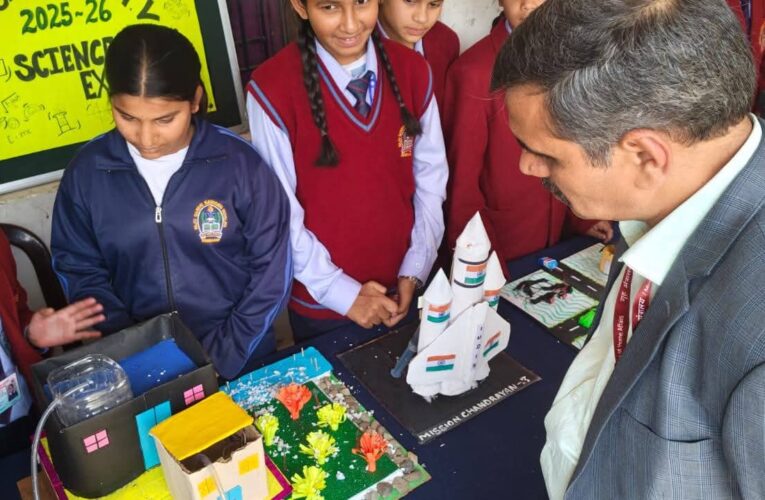 संयुक्त सचिव डॉ. महेन्द्र कुमार ने देहरादून के पीएम श्री विद्यालयों का किया निरीक्षण