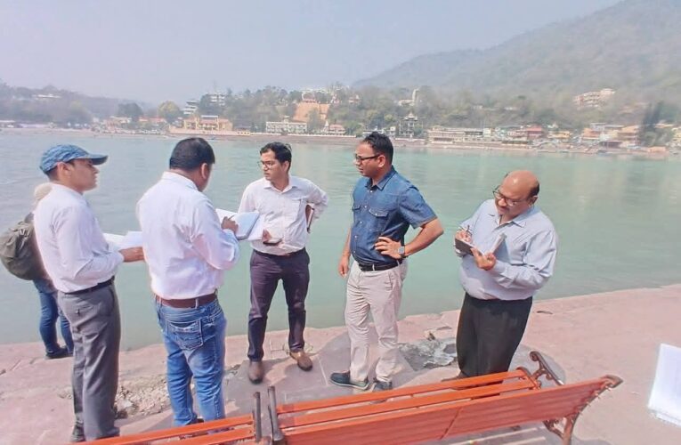 हरिद्वार कुंभ मेले की तैयारियां तेज : अपर मेलाधिकारी ने स्वर्गाश्रम क्षेत्र के 16 घाटों का किया निरीक्षण
