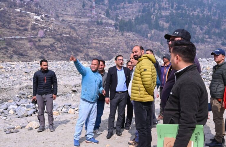 गंगोत्री धाम में डीएम ने लिया चारधाम यात्रा व्यवस्थाओं का जायजा, चारधाम यात्रा शुरू होने से पहले सभी मूलभूत सुविधाएं दुरुस्त करने के निर्देश