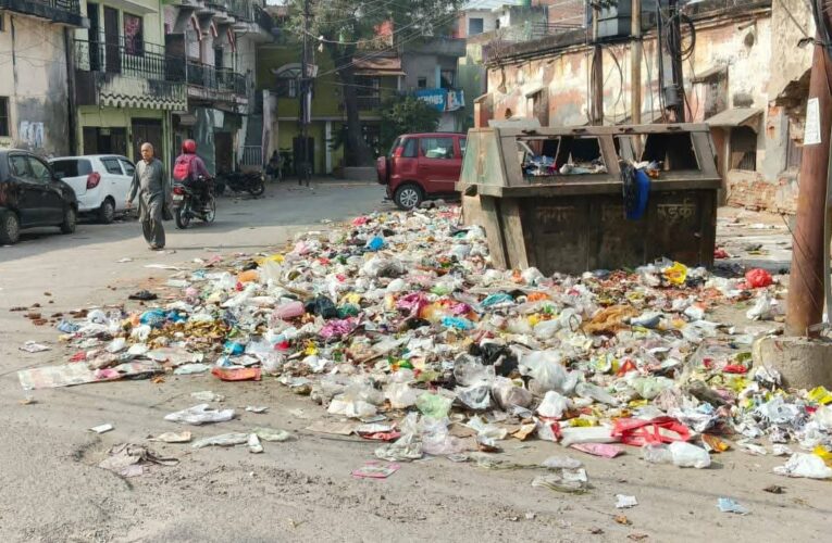 नगर में सफाई व्यवस्था ठप, जगह-जगह पसरी गंदगी, मेयर व निगम अधिकारियों के साथ वार्ता रही बेनतीजा