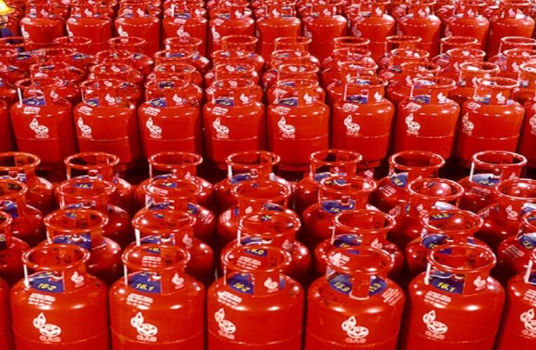 हरिद्वार जनपद में रसोई गैस सिलेंडर की नहीं है कोई किल्लत, पर्याप्त मात्रा में है स्टॉक /भंडारण उपलब्ध