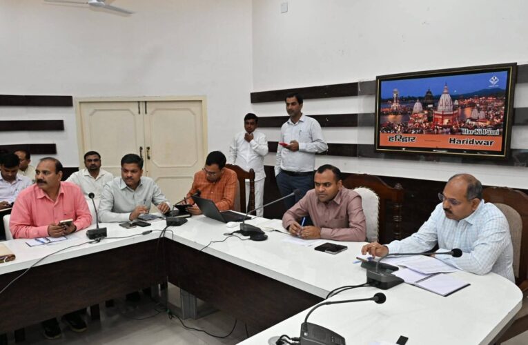 सीएम हेल्पलाइन पर दर्ज शिकायतों के समयबद्ध निस्तारण के लिए जिलाधिकारी ने अधिकारियों को दिए सख्त निर्देश, 10 से अधिक शिकायत वाले विभागों को शिकायतकर्ताओं से सीधे संवाद कर समस्याओं का समाधान करने के दिए निर्देश