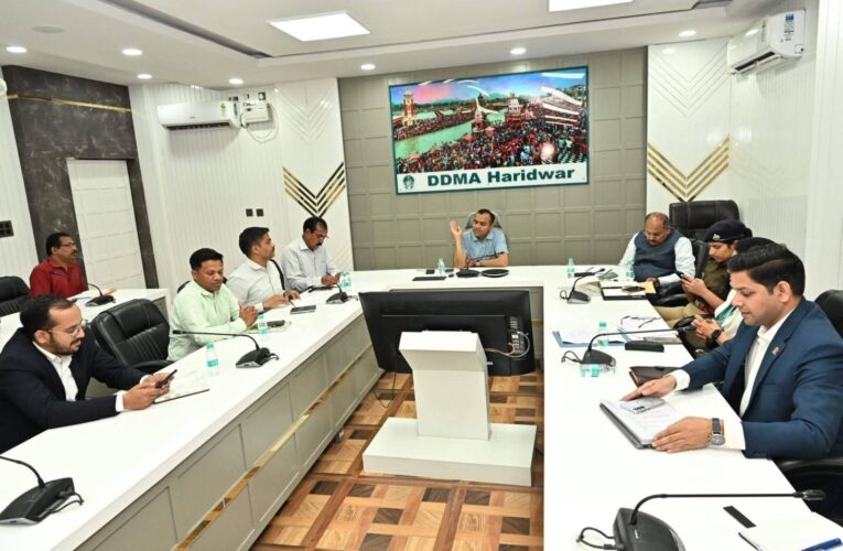 हरिद्वार जनपद में एलपीजी गैस आपूर्ति को लेकर जिलाधिकारी ने की संबंधित अधिकारियों के साथ की आवश्यक बैठक