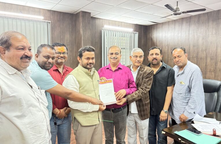 रुड़की: नगर निगम के यूजर चार्ज का व्यापारियों ने किया विरोध, ज्वॉइंट मजिस्ट्रेट के माध्यम से मुख्यमंत्री के नाम सौंपा ज्ञापन