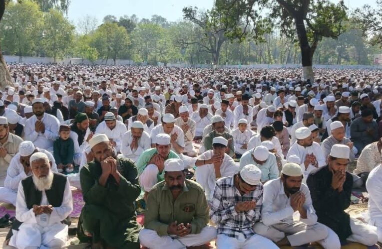 रुड़की व आसपास के ग्रामीण क्षेत्रों में हर्षोल्लास के साथ मनाई गई ईद, गणमान्य व्यक्तियों ने दी एक दूसरे को बधाई