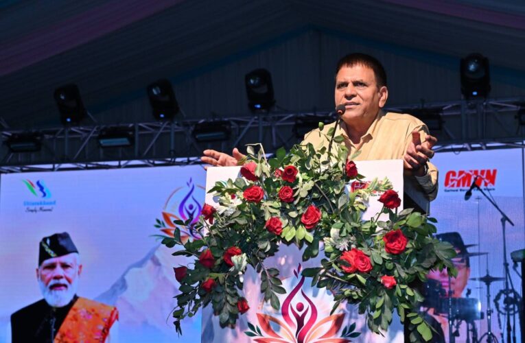 गढ़वाल मंडल विकास निगम ने अंर्तराष्ट्रीय योग महोत्सव में उत्कृष्ठ व्याख्यान एवं सराहनीय संयोजन के लिए डॉ. नरेश चौधरी को किया सम्मानित