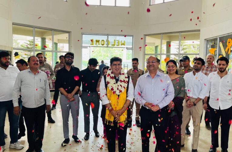 दिल्ली पब्लिक स्कूल रुड़की में कैबिनेट मंत्री प्रदीप बत्रा का किया गया भव्य स्वागत