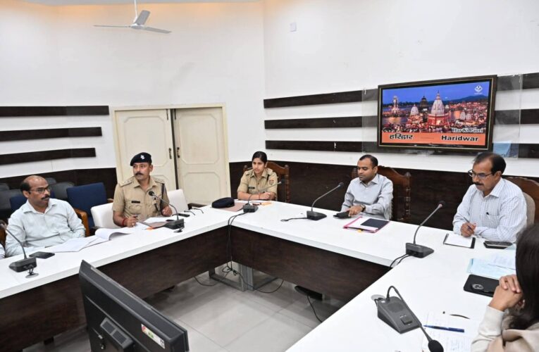 हरिद्वार: सड़क दुर्घटनाओं को नियंत्रण करने के लिए तेज रफ्तार एवं शराब पीकर वाहन चलने वालों पर की जाए सख्त कार्यवाही: डीएम मयूर दीक्षित