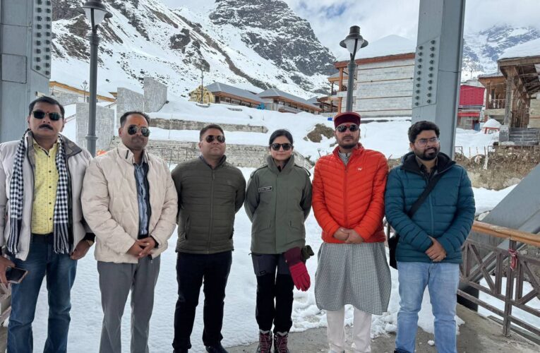 श्री केदारनाथ धाम पहुंचे डीएम-एसपी, परखीं यात्रा तैयारियां, धाम में पहुंचकर जिलाधिकारी एवं पुलिस अधीक्षक ने लिया जायजा, यात्रा को लेकर प्रशासन एक्शन मोड में
