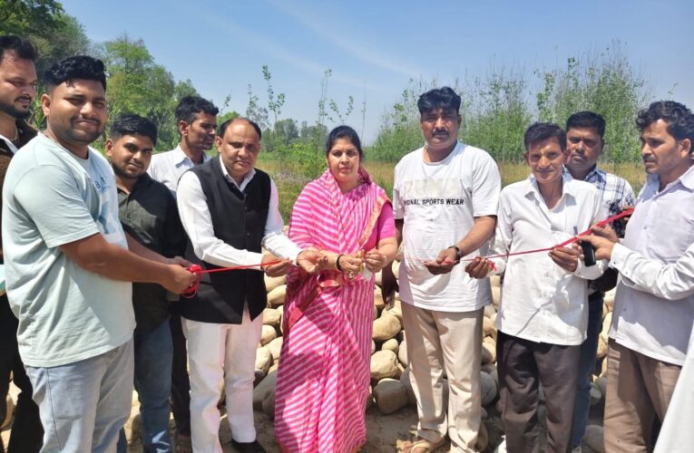 भगवानपुर विधायक ममता राकेश ने चोली शहाबुद्दीनपुर में नदी के तट पर पेंचिग कार्य का किया उद्घाटन, बोलीं-जनता की समस्या उनकी समस्या