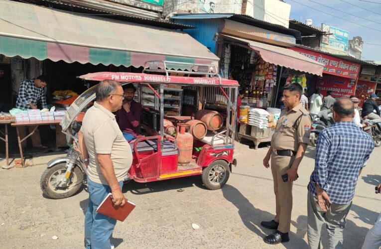 कलियर में होटल ढाबों पर पूर्ति विभाग द्वारा छापेमारी के दौरान अवैध घरेलू सिलेंडर का व्यवसाई उपयोग होने पर 05  एलपीजी गैस सिलेंडर जब्त किए गए