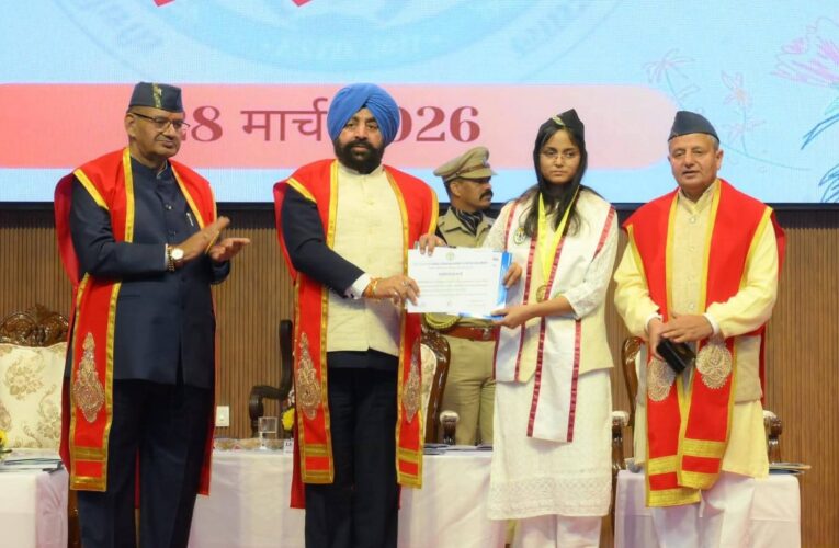 भरसार विश्वविद्यालय के तृतीय दीक्षांत समारोह में 283 छात्रों को उपाधि, राज्यपाल ने किया सम्मानित, दीक्षांत समारोह में राज्यपाल का संदेश- ज्ञान से समाज और राष्ट्र निर्माण में दें योगदान