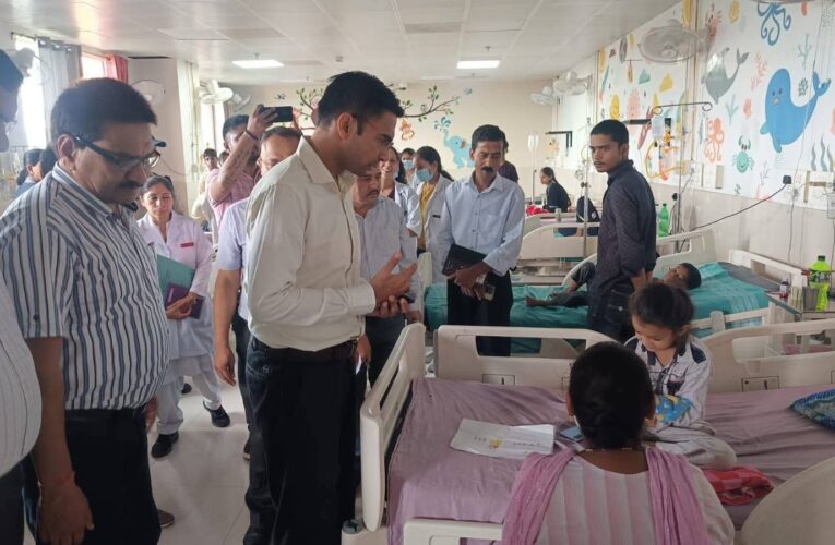 देहरादून: जिला प्रशासन के प्रयास से जिले में शहर से लेकर दुर्गम क्षेत्र त्यूनी तक संसाधन व मैनपॉवरयुक्त बनते अपने जनमन के स्वास्थ्य मंदिर, जिला चिकित्सालय, उप जिला चिकित्सालय मसूरी व ऋषिकेश; माडल टीकाकरण केन्द्र, एसएनसीयू; शव विच्छेदन गृह सहित प्राथमिक स्वास्थ्य केन्द्र त्यूणी व चकराता में डीएम ने तैनात करवाए 34 कार्मिक