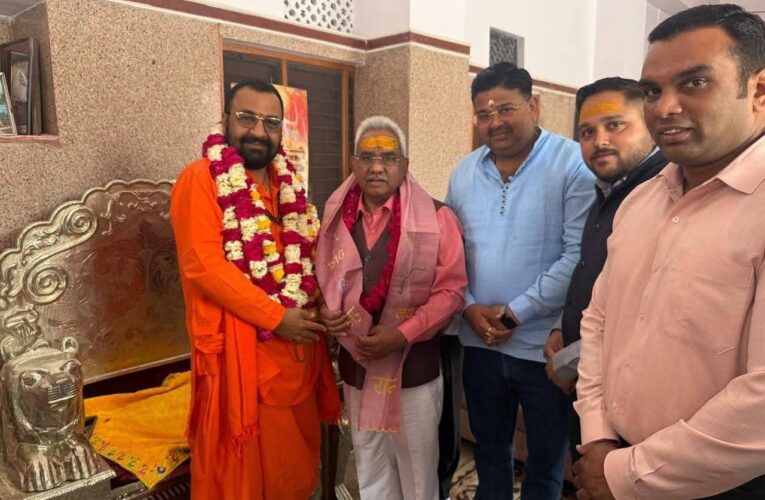 पंचायती राज एवं आयुष मंत्री मदन कौशिक ने दक्षेश्वर महादेव मंदिर पहुंचकर दुग्धाभिषेक कर पूजा अर्चना कर प्रदेश की कुशलता एवं प्रगति की कामना की