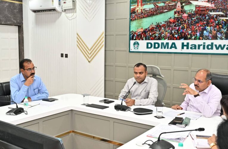 हरिद्वार: उपभोक्ताओं को एलपीजी गैस की न हो कोई समस्या, बुकिंग करने पर प्राथमिकता से उपभोक्ताओं को गैस उपलब्ध कराई जाए: डीएम मयूर दीक्षित