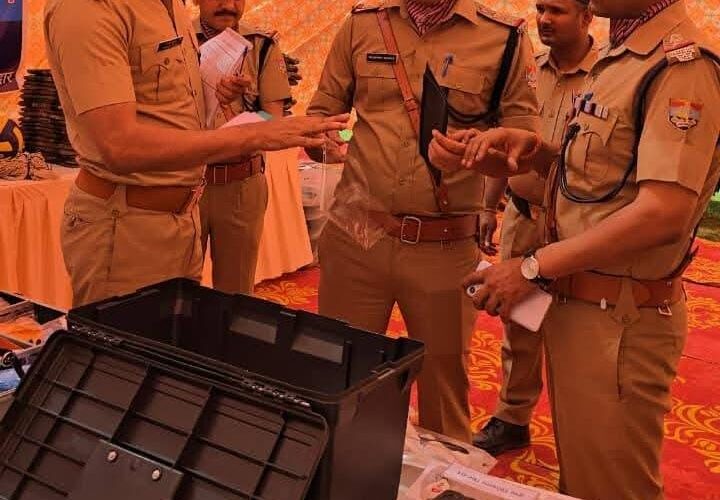 एसपी देहात शेखर चंद सुयाल ने किया बुग्गावाला थाना का अर्धवार्षिक निरीक्षण, विवेचकों को गुणवत्ता के साथ पेंडिंग विवेचनाओं के शीघ्र निस्तारण के दिए निर्देश