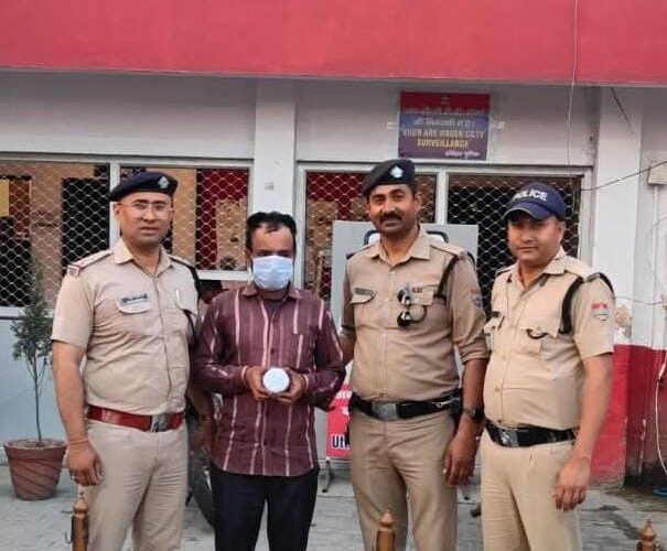 नशा तस्करी पर हरिद्वार पुलिस का प्रहार, स्मैक ले जा रहा तस्कर दबोचा, पुलिस टीम ने पकड़ में आए तस्कर के कब्जे से बरामद की 12.26 ग्राम स्मैक, पकड़ी गई स्मैक की बाजार कीमत साढ़े तीन लाख रुपए के करीब