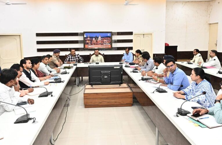 हरिद्वार: चारधाम यात्रा को सुगम, सुव्यवस्थित एवं सुरक्षित यात्रा संचालित करने के लिए जिलाधिकारी मयूर दीक्षित ने की तैयारियों की समीक्षा बैठक