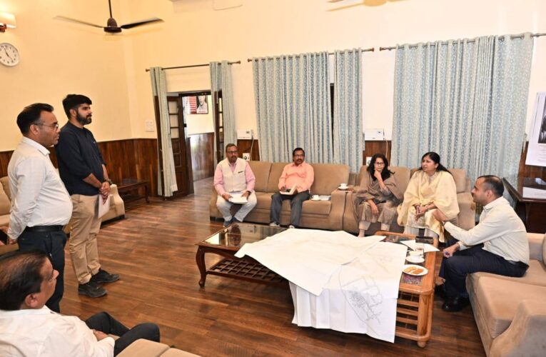 हरिद्वार नगर क्षेत्र में सीवरेज कार्य हेतु चल रहे निर्माण कार्यों को चार धाम यात्रा शुरू होने से पूर्व कार्य पूर्ण करने के जिलाधिकारी ने दिए निर्देश